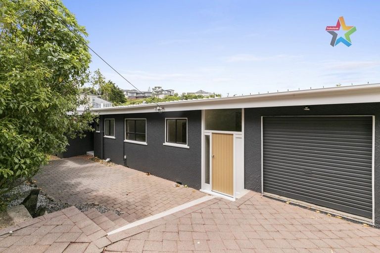 Photo of property in 51 Poto Road, Normandale, Lower Hutt, 5010