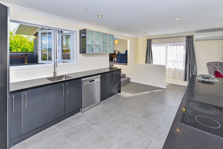 Photo of property in 10 Sunnypark Avenue, Rosehill, Papakura, 2113