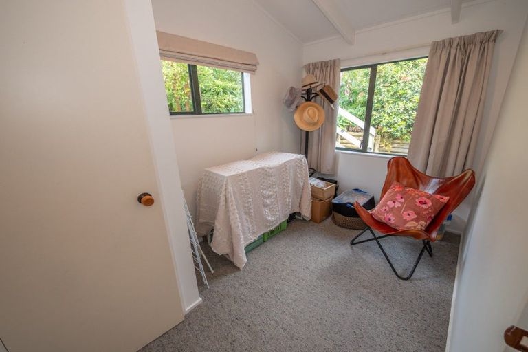 Photo of property in 38 Stratford Drive, Cable Bay, 0420