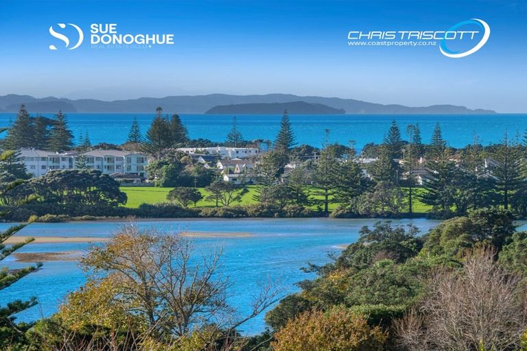 Photo of property in 25 Moffat Road, Red Beach, 0932