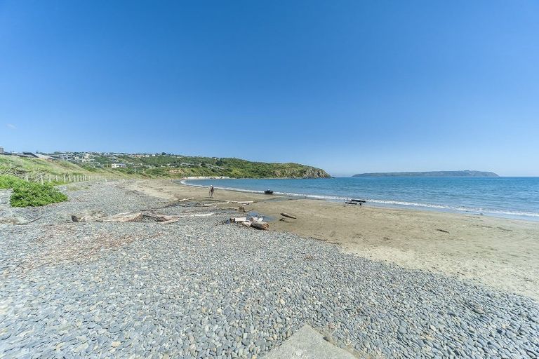 Photo of property in 21 Tireti Road, Titahi Bay, Porirua, 5022