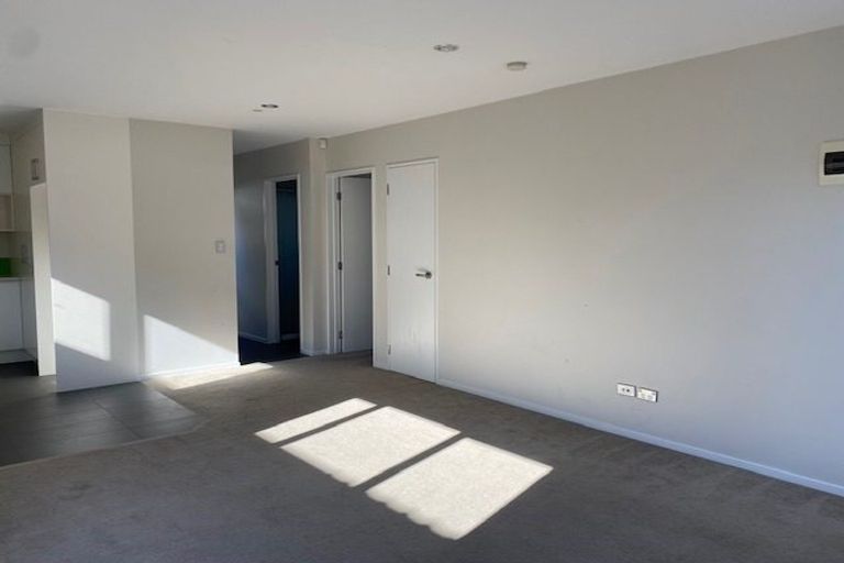 Photo of property in 131 Cascades Road, Pakuranga Heights, Auckland, 2010