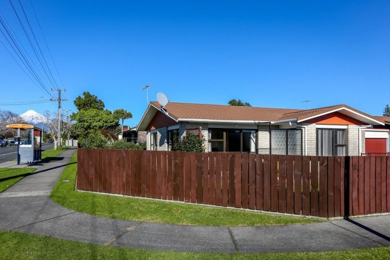 Photo of property in 1 Nursery Place, Westown, New Plymouth, 4310