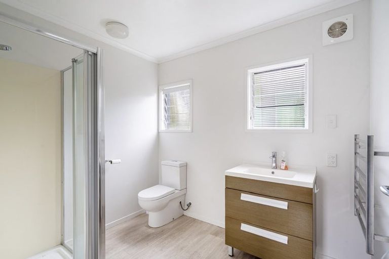 Photo of property in 5 Nea Place, Hillcrest, Auckland, 0627