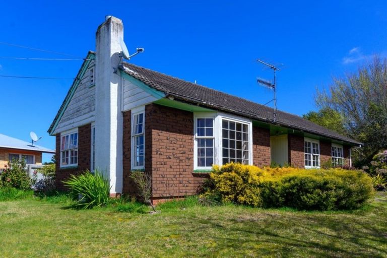 Photo of property in 2 Liane Place, Mangakakahi, Rotorua, 3015