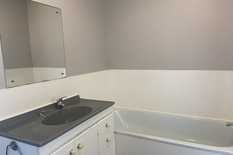 Photo of property in 80 Lynwood Road, New Lynn, Auckland, 0600