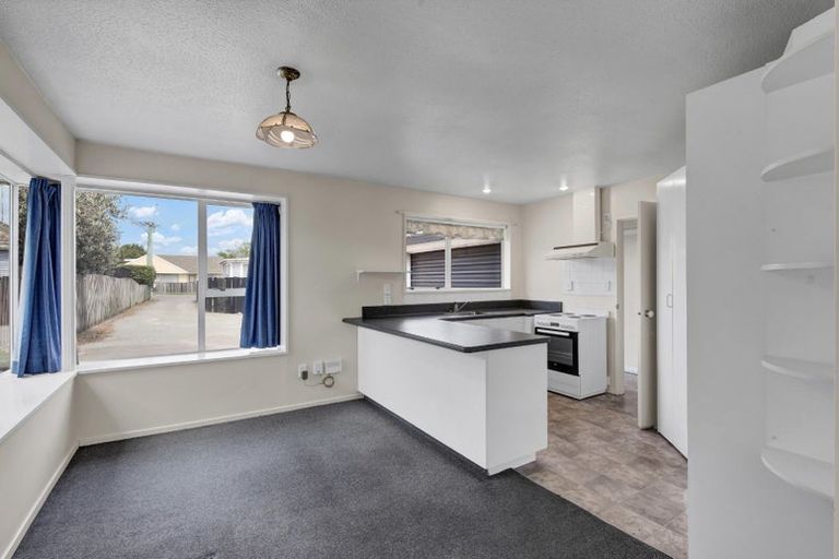 Photo of property in 2/86 Aorangi Road, Bryndwr, Christchurch, 8053