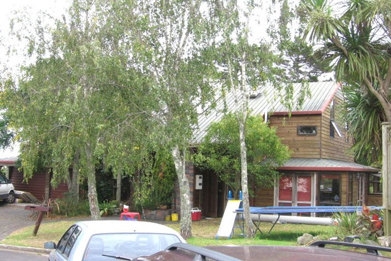 Photo of property in 7 Eucalyptus Place, Beach Haven, Auckland, 0626