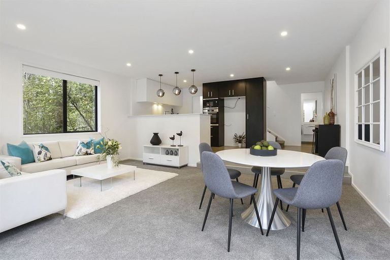 Photo of property in 4/15d Verran Road, Birkenhead, Auckland, 0626