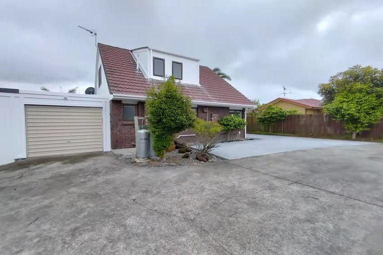 Photo of property in 1/5 Cornelian Crescent, Half Moon Bay, Auckland, 2012
