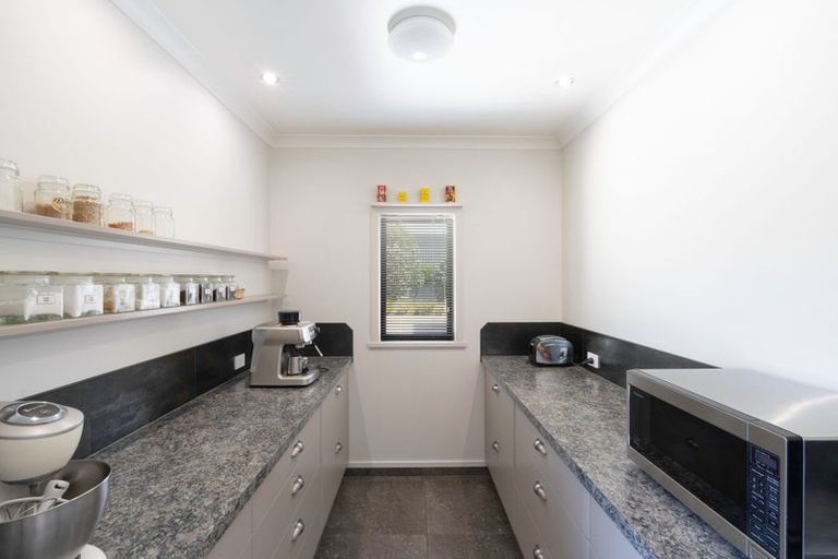 Photo of property in 347a Tararua Road, Levin, 5571