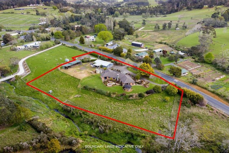 Photo of property in 131 Foster Road, Kumeu, 0891