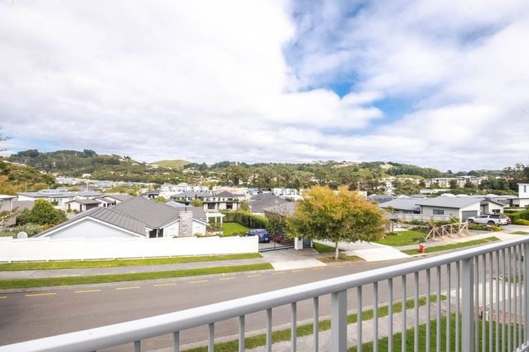Photo of property in 10 Flotilla Place, Whitby, Porirua, 5024