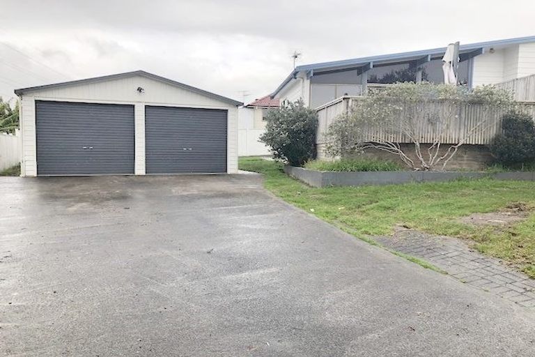 Photo of property in 38 Dissmeyer Drive, Clover Park, Auckland, 2019