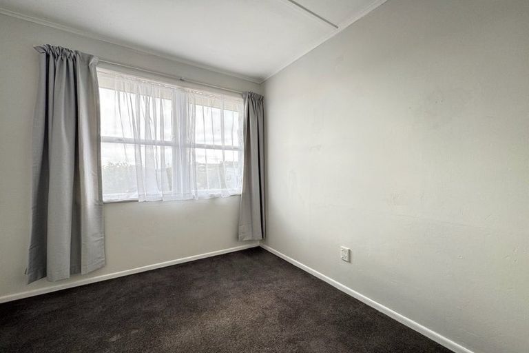 Photo of property in 16 Beazley Avenue, Paparangi, Wellington, 6037