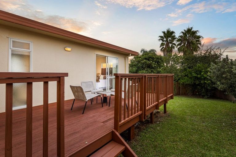 Photo of property in 13 Ginders Drive, Massey, Auckland, 0614