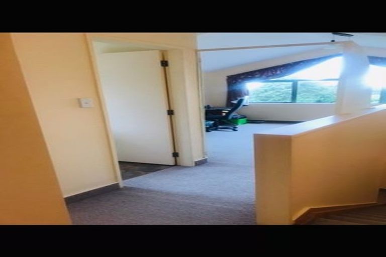 Photo of property in 370 Tararua Road, Levin, 5571