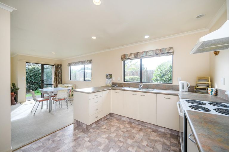 Photo of property in 19 Woburn Place, Takaro, Palmerston North, 4412
