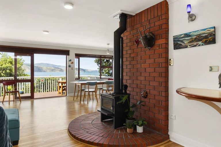 Photo of property in 61 Breaker Bay Road, Breaker Bay, Wellington, 6022
