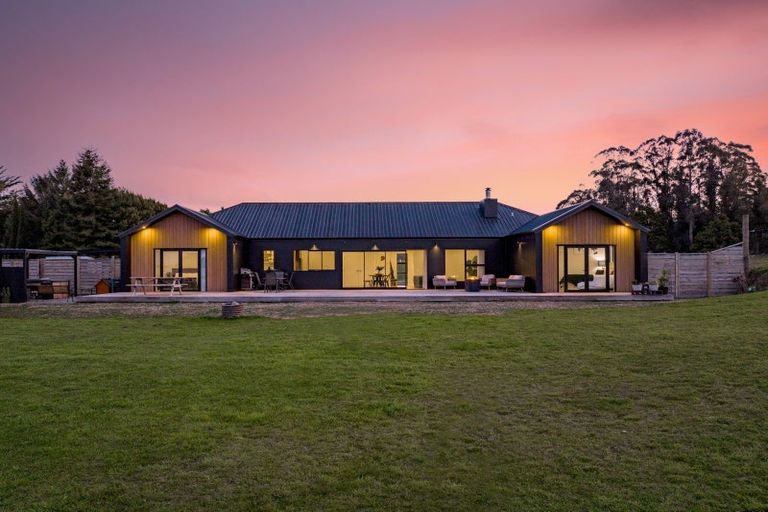 Photo of property in 8 Nga Tui Lane, Acacia Bay, Taupo, 3385