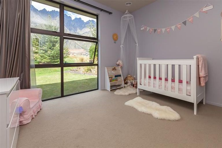 Photo of property in 10 Jackby Court, Jacks Point, Queenstown, 9371