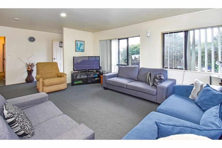 Photo of property in 14 Bohola Rise, Weymouth, Auckland, 2103