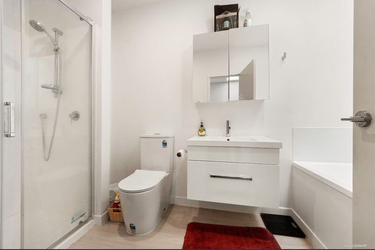 Photo of property in 5/2 Moor Avenue, Te Atatu Peninsula, Auckland, 0610