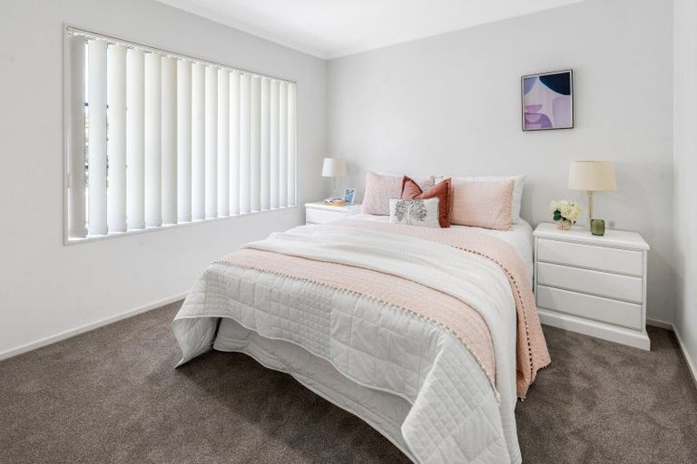 Photo of property in 8 Gilford Place, East Tamaki Heights, Auckland, 2016