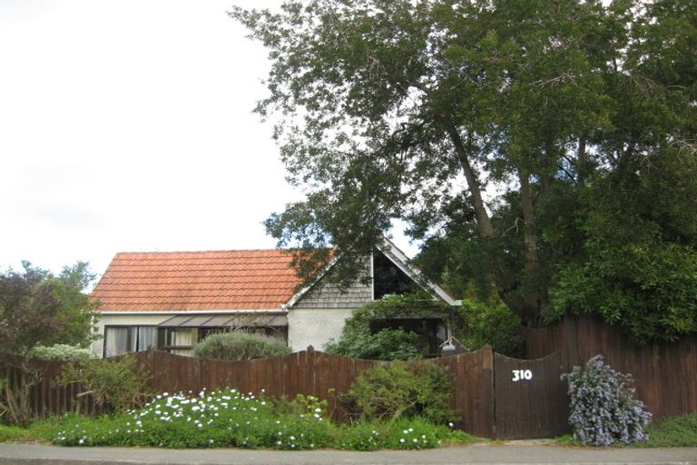Photo of property in 1 Oregon Road, Te Awanga, 4102