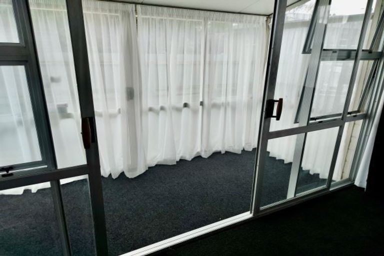 Photo of property in 2 Hill Court, Awapuni, Palmerston North, 4412