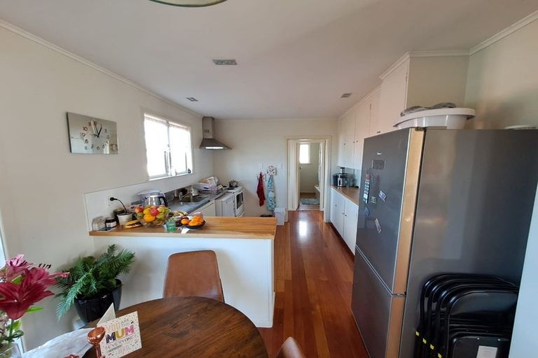 Photo of property in 57 Tiroroa Avenue, Te Atatu South, Auckland, 0610