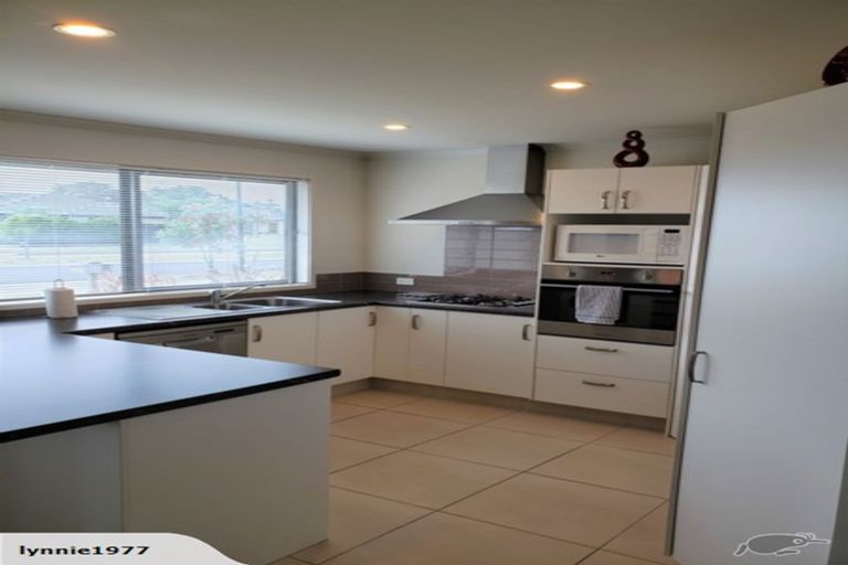 Photo of property in 10 Rainey Crescent, Papamoa Beach, Papamoa, 3118