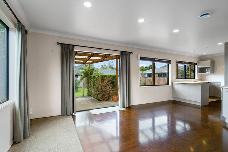 Photo of property in 17 Vogel Street, Cambridge, 3434