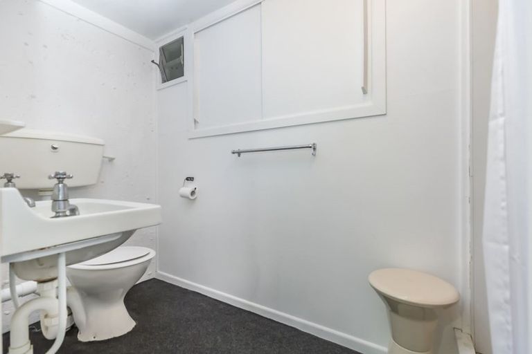 Photo of property in 13 Fyvie Avenue, Tawa, Wellington, 5028