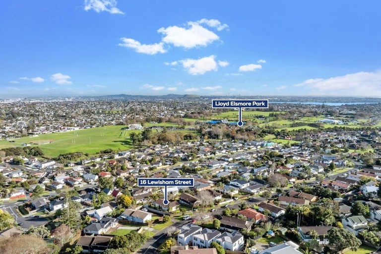 Photo of property in 16 Lewisham Street, Highland Park, Auckland, 2010