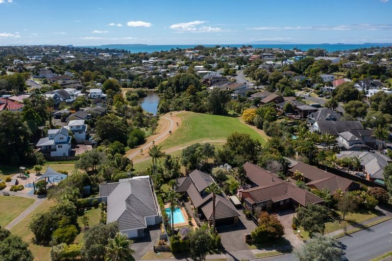 Photo of property in 5 Crestview Place, Browns Bay, Auckland, 0630