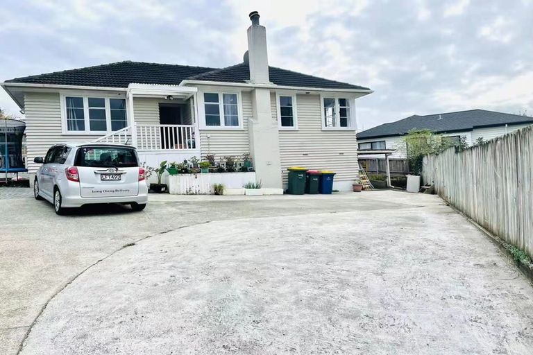 Photo of property in 10 Crystal Avenue, Glendene, Auckland, 0602