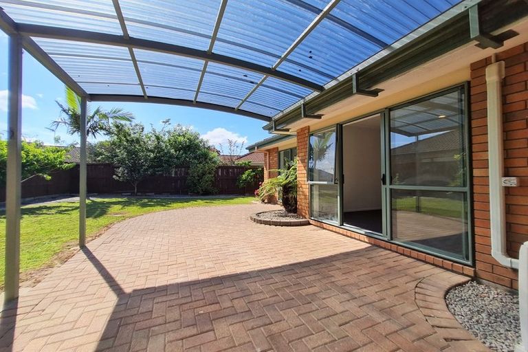 Photo of property in 33 Sandwick Drive, Weymouth, Auckland, 2103