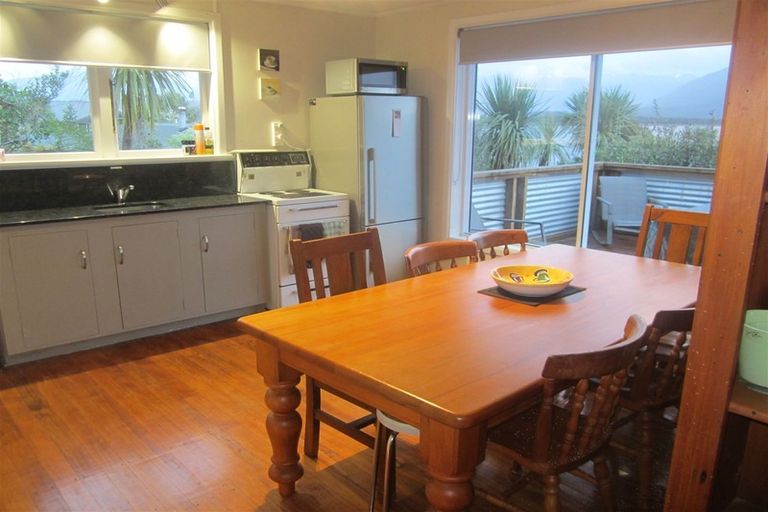 Photo of property in 42 Koe Street, Moana, 7872