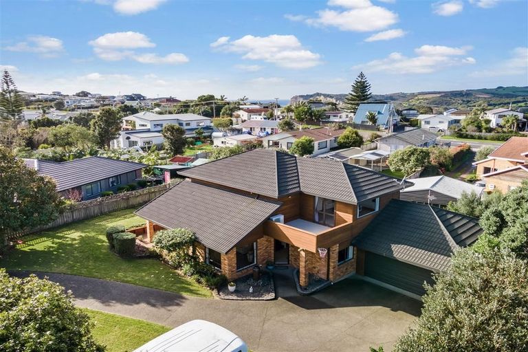 Photo of property in 6 D'urville Place, Gulf Harbour, Whangaparaoa, 0930