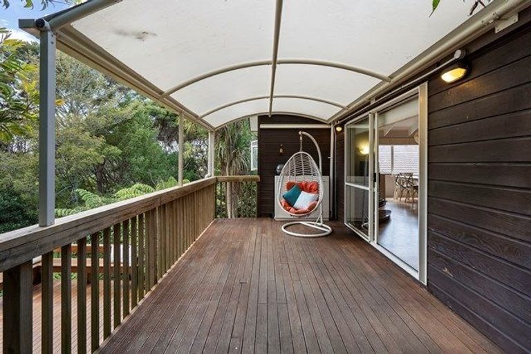 Photo of property in 1/16 Valecrest Place, Bayview, Auckland, 0629