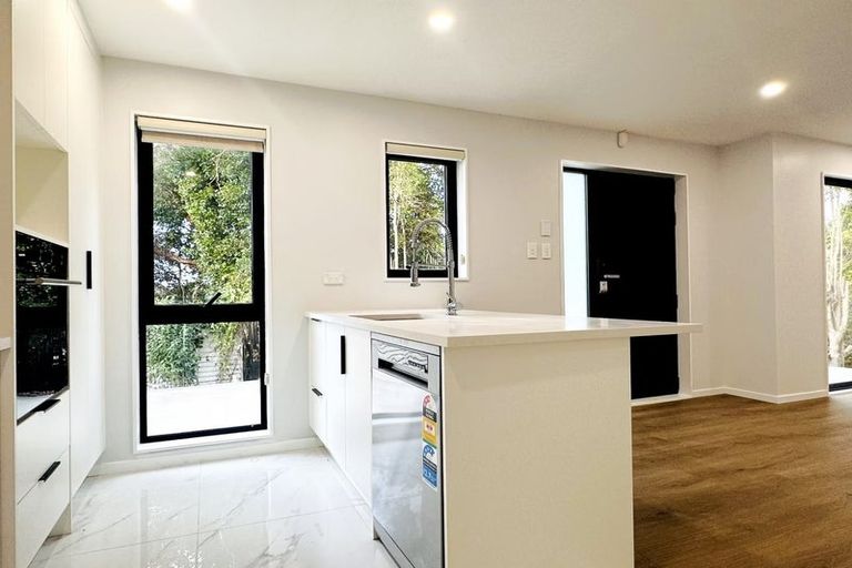 Photo of property in 13 Tower Hill, Stanmore Bay, Whangaparaoa, 0930
