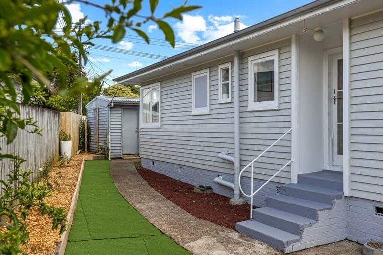 Photo of property in 1/222 Beach Haven Road, Beach Haven, Auckland, 0626