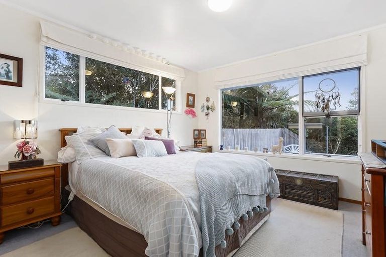 Photo of property in 51 Turanga Road, Henderson Valley, Auckland, 0612