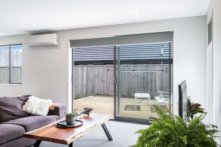 Photo of property in 10 Rehua Place, Waiwhakaiho, New Plymouth, 4312