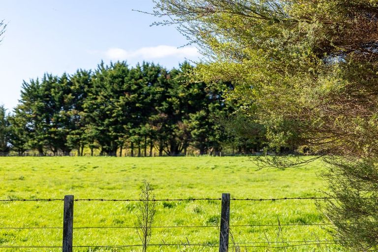Photo of property in 7 Maungakotukutuku Road, Paraparaumu, 5032