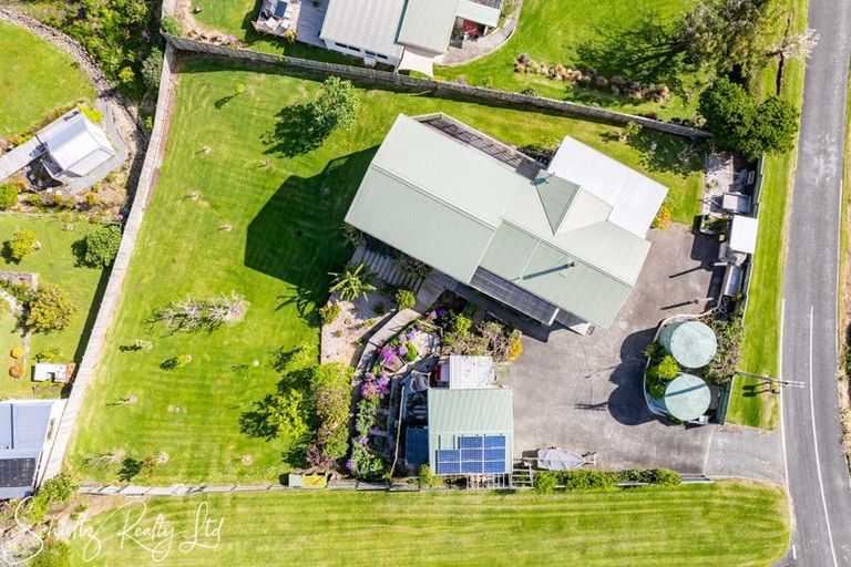 Photo of property in 10 Oxford Street, Whakapirau, Maungaturoto, 0583