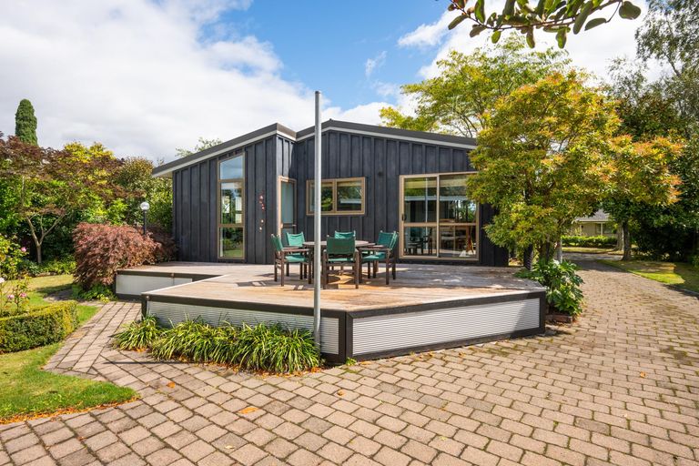Photo of property in 3 Earl Place, Hokowhitu, Palmerston North, 4410