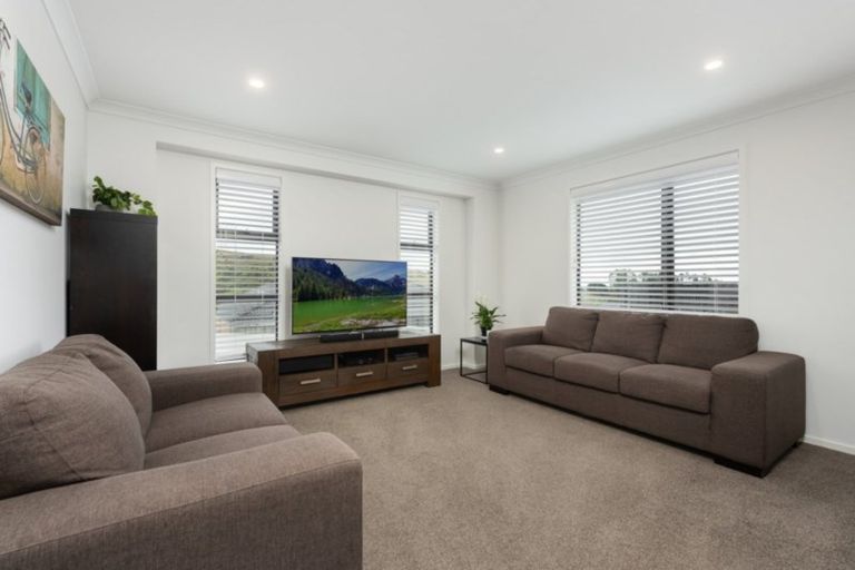 Photo of property in 35 Ballintoy Park Drive, Welcome Bay, Tauranga, 3175