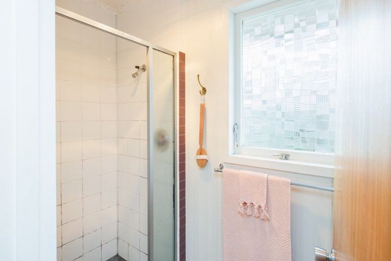 Photo of property in 17 Chilton Grove, Hokowhitu, Palmerston North, 4410